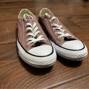 Chuck Taylor Women’s Converse - LIKE NEW CONDITION